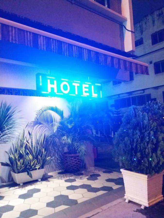 Lotus Hotel *